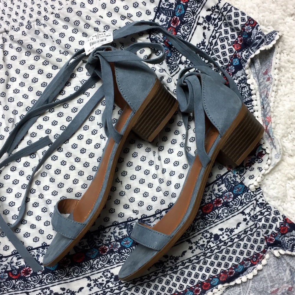 Brash Woman’s Blue Faux Suede Calf Tie Shoes 8.5